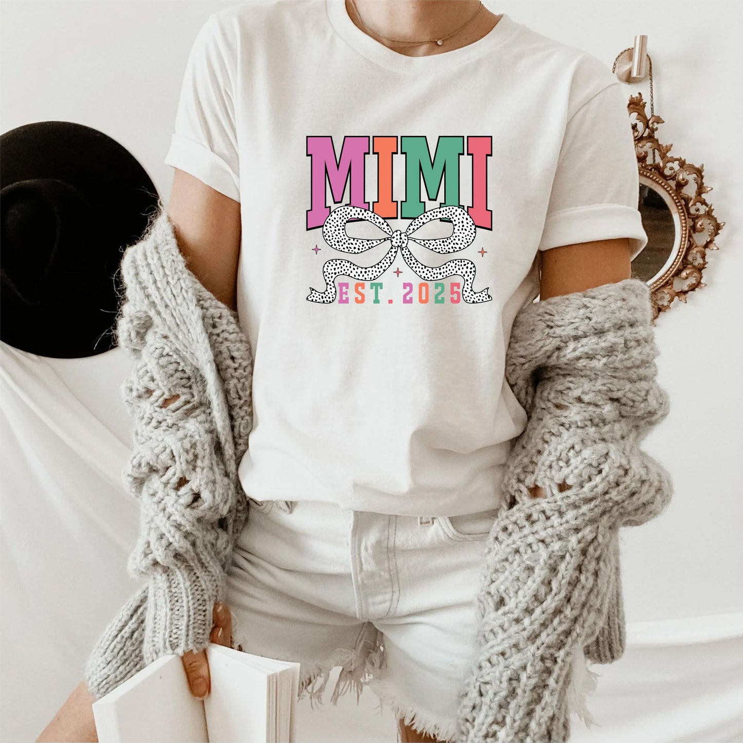 Mimi Est. 2025 T-Shirt – New Grandma Gift Tee, First Time Mimi Shirt, Baby Announcement Reveal Top, Cute Pregnancy Reveal Outfit, Unisex Family Tee US 03